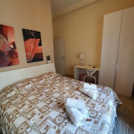 4Rooms Guest House Free Wi-Fi Salerno Buitenkant foto