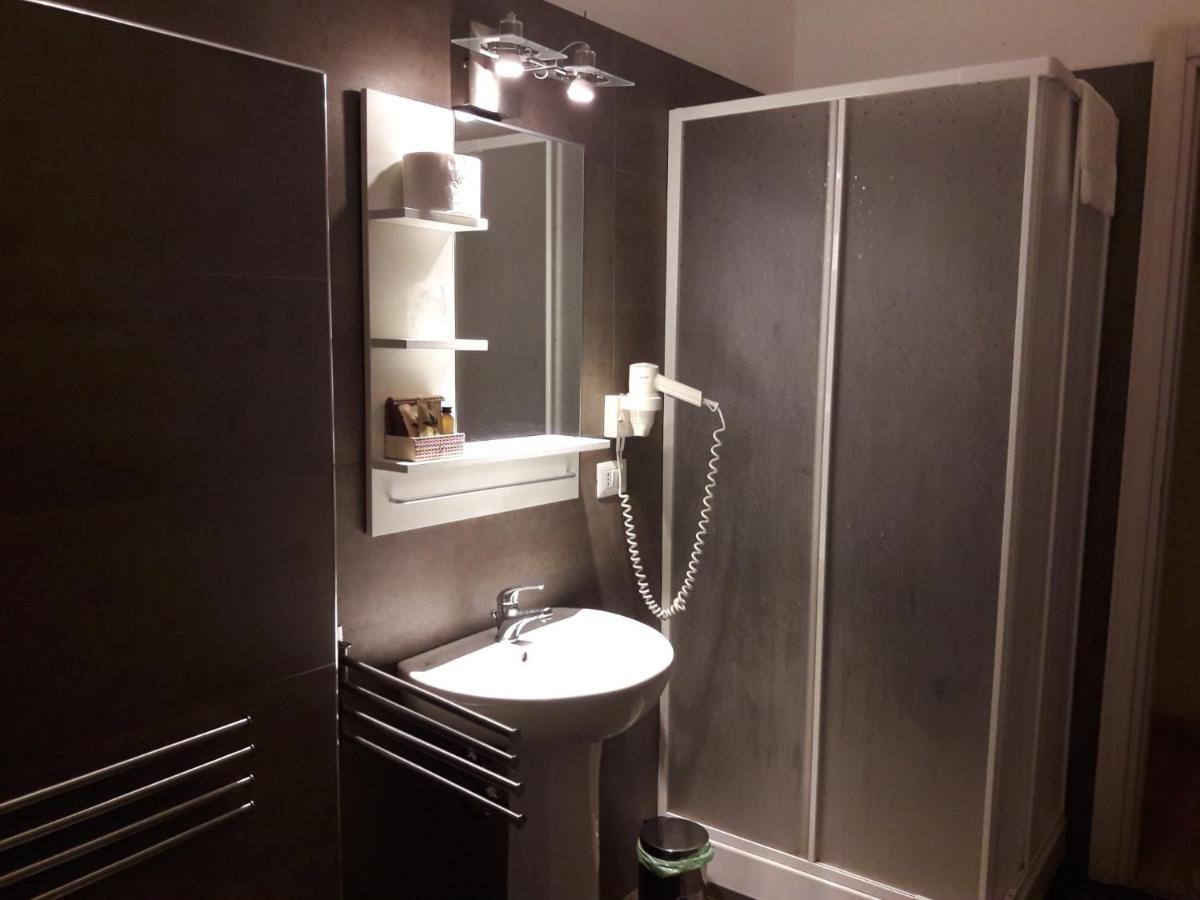 4Rooms Guest House Free Wi-Fi Salerno Buitenkant foto