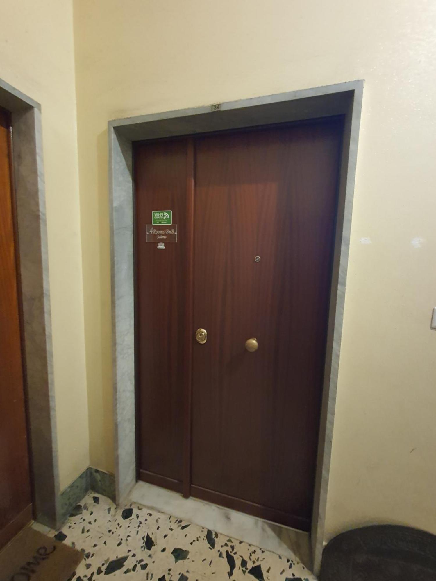 4Rooms Guest House Free Wi-Fi Salerno Buitenkant foto