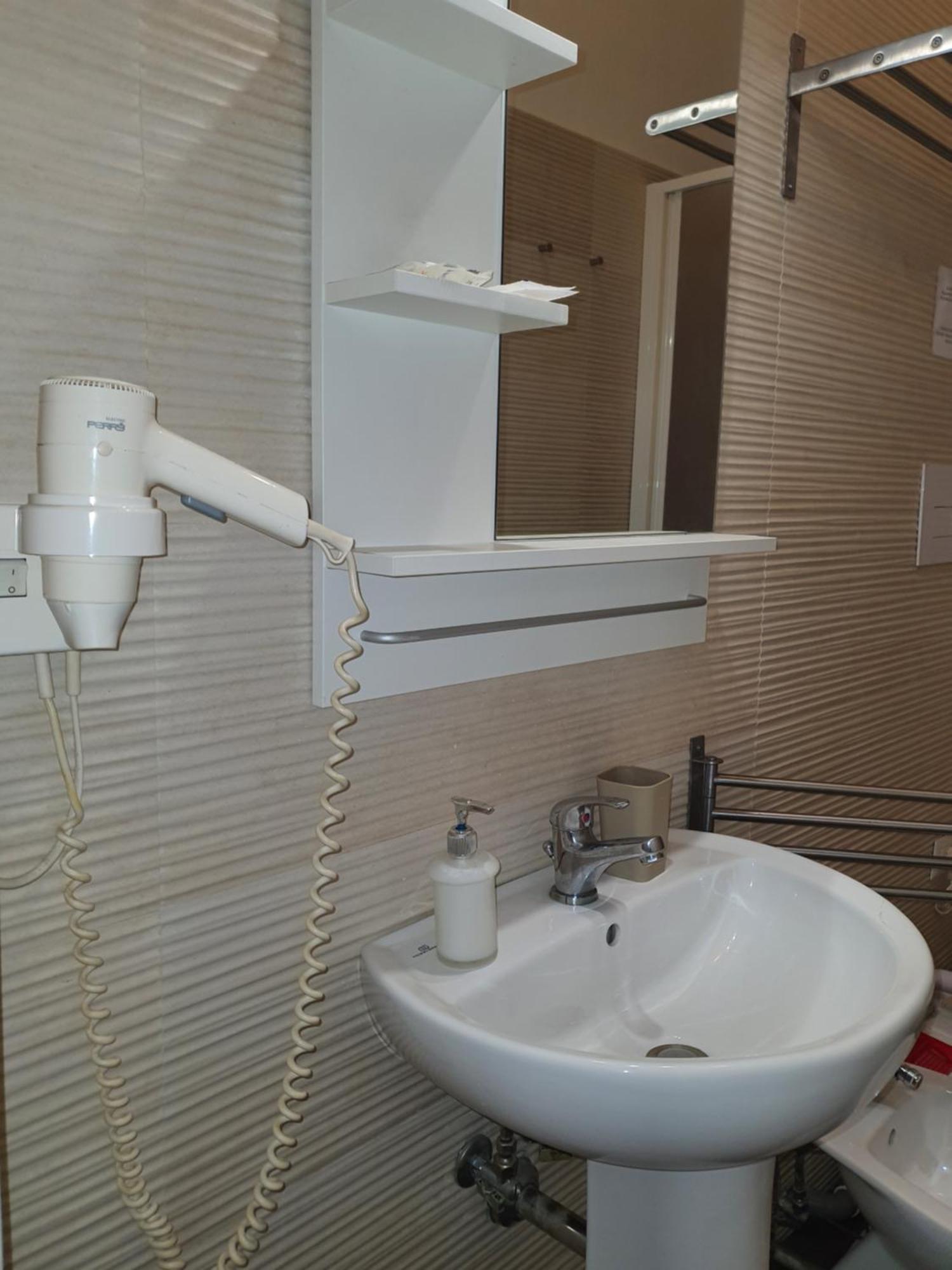 4Rooms Guest House Free Wi-Fi Salerno Buitenkant foto