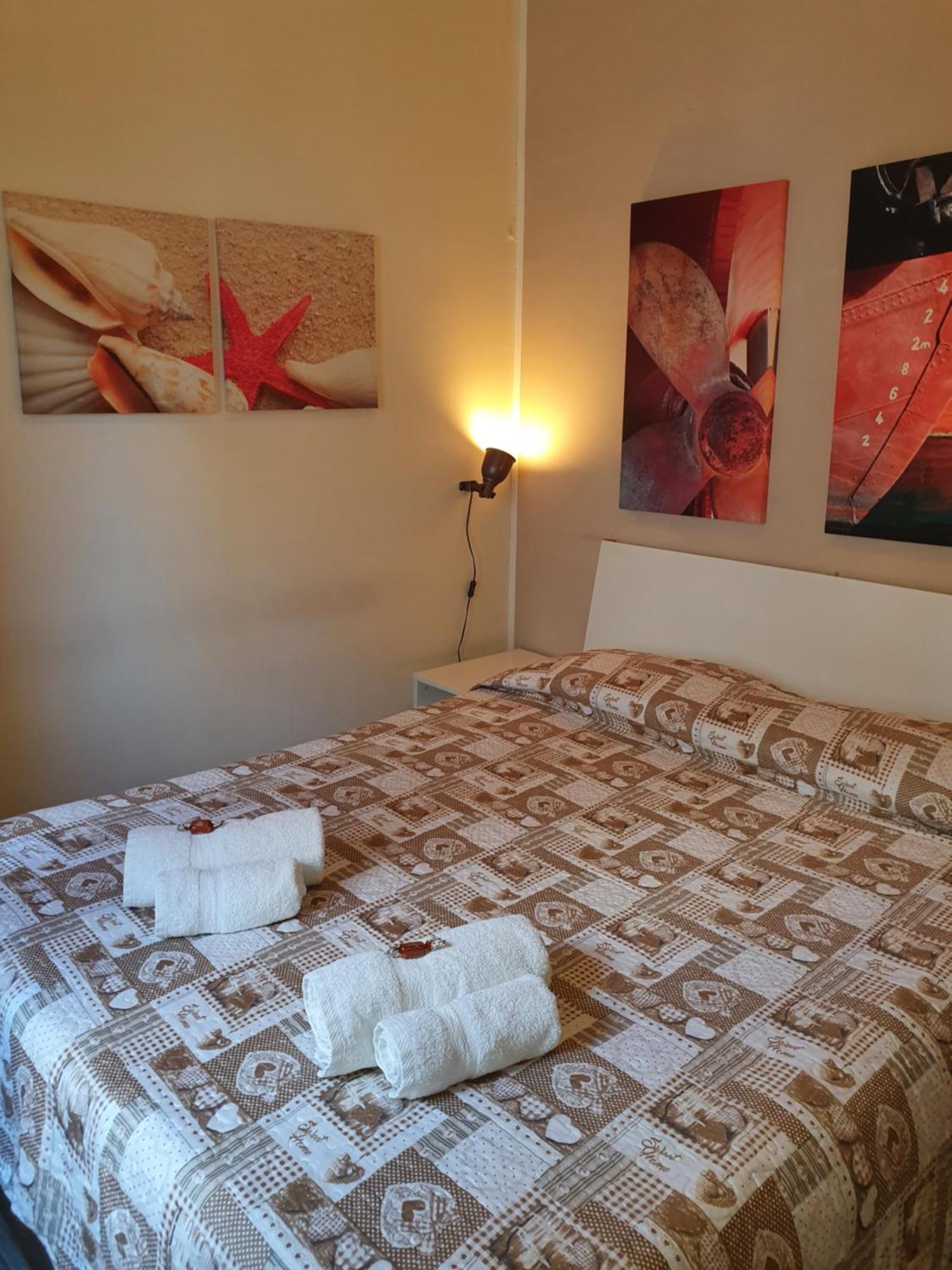 4Rooms Guest House Free Wi-Fi Salerno Buitenkant foto