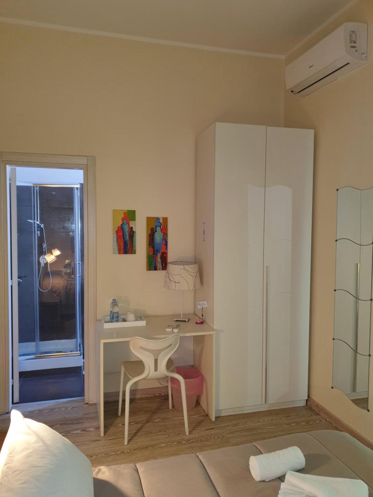 4Rooms Guest House Free Wi-Fi Salerno Buitenkant foto