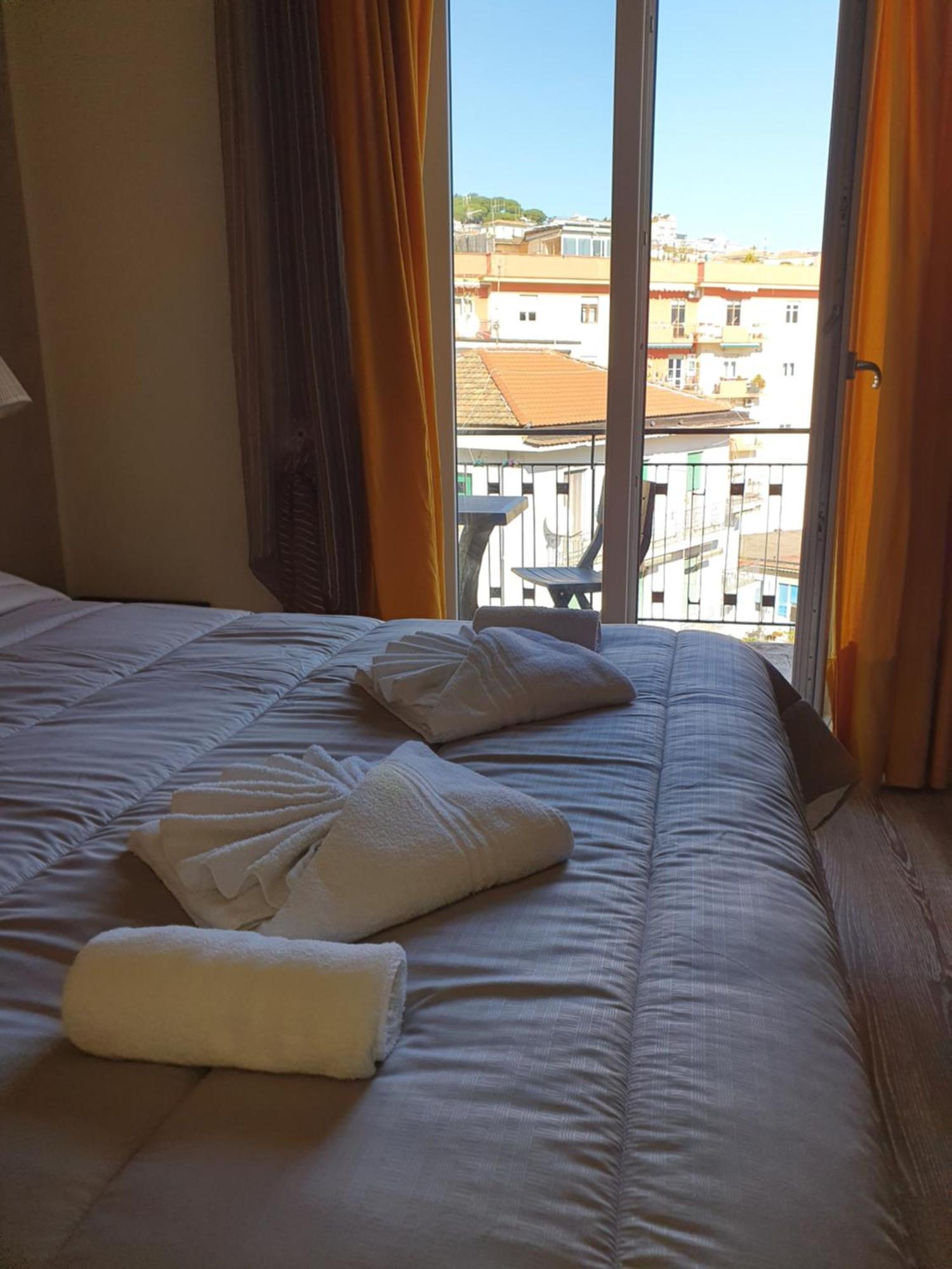 4Rooms Guest House Free Wi-Fi Salerno Buitenkant foto